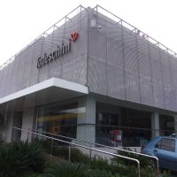 Fachada Comercial de Esquina